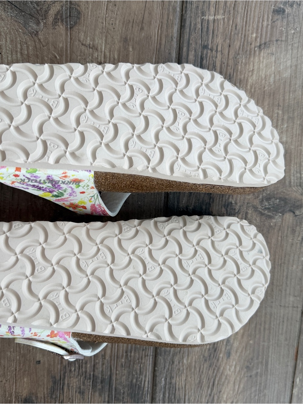 NWOT Birkenstock Gizeh Vegan Watercolor Flower White Sandals EU 39 - Picture 3 of 4